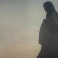 Elle se fait appeler "Nana", ne porte pas le voile et danse comme Michael Jackson. Pas évident dans un pays comme la Somalie... 