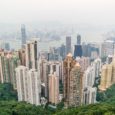 La moitié des équipages s’envole à Hong Kong, l'autre moitié descend les voitures jusqu'à New Delhi.